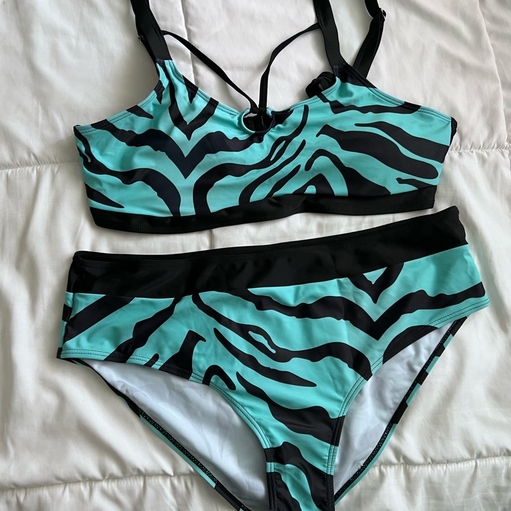 Never worn 2-piece swim suit!